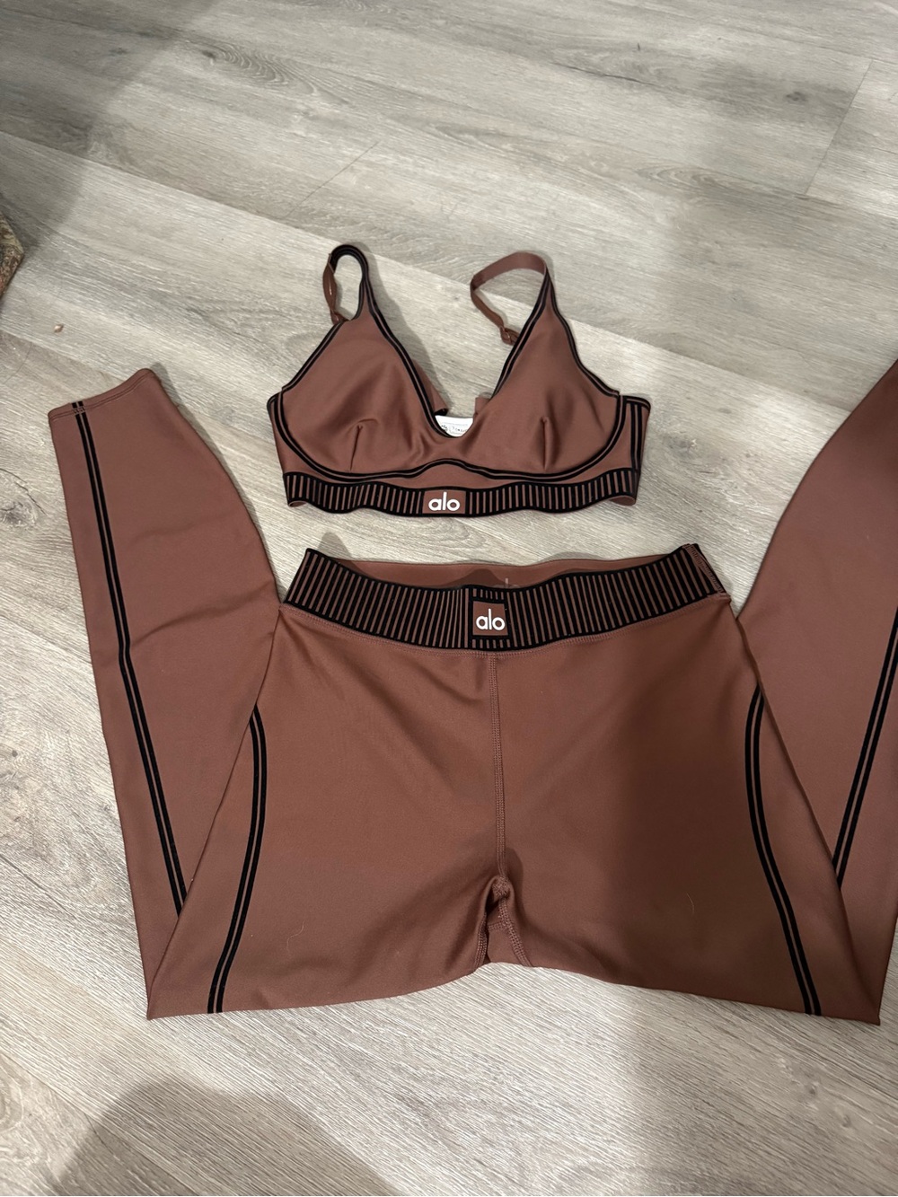 New Alo Brown Seam Detail Sports Bra & Leggings Set